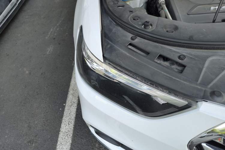 Used Haval H6 2017 Blue Label Sport Edition 1.5T Automatic Two-Wheel Drive Luxury Model Right Front Headlight