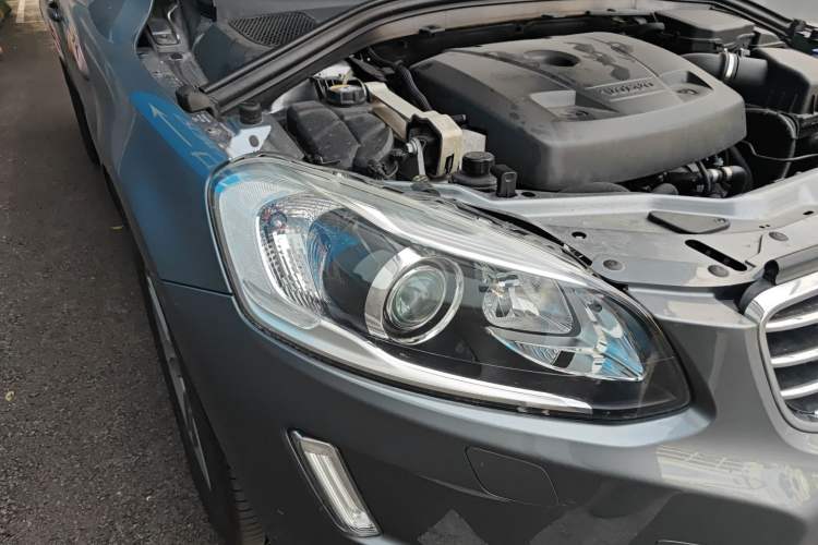 Used Volvo XC60 2015 T5 Smart Upgrade Model Right Front Headlight