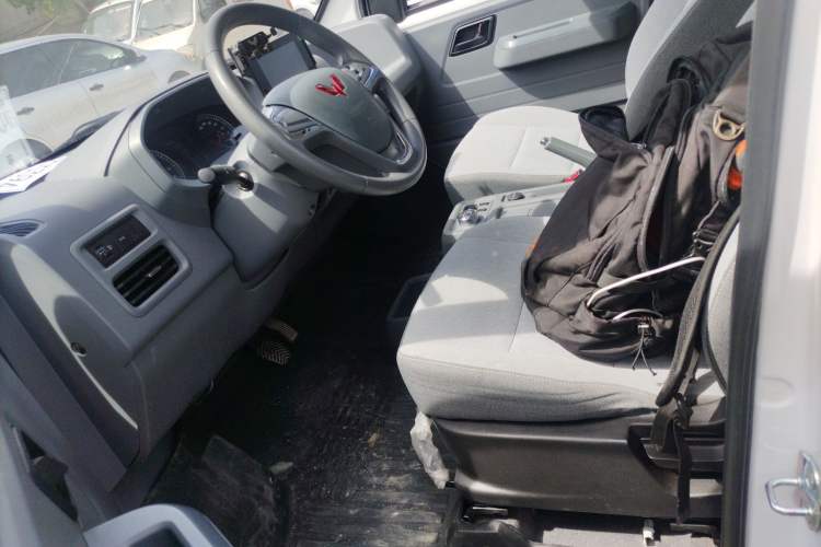 Used Wuling Yangguang 2024 300km Comfort Version with Sealed Windows 75kW
