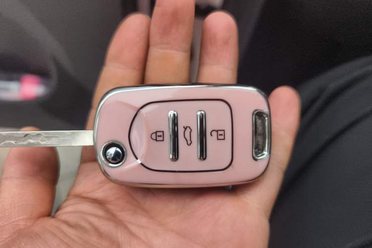 Used Wuling Hongguang MINIEV 2024 3rd Generation 215km Youth Edition Vehicle Key