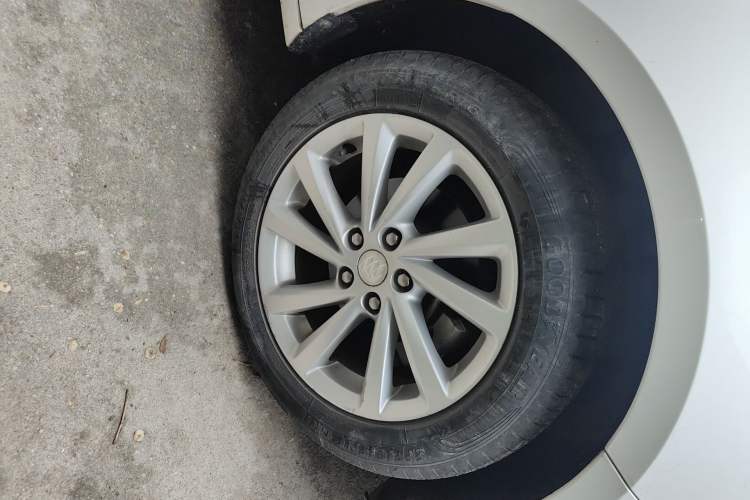 Used Buick Verano 2017 Sedan 15S Automatic Entry Model Right Front Wheel Hub