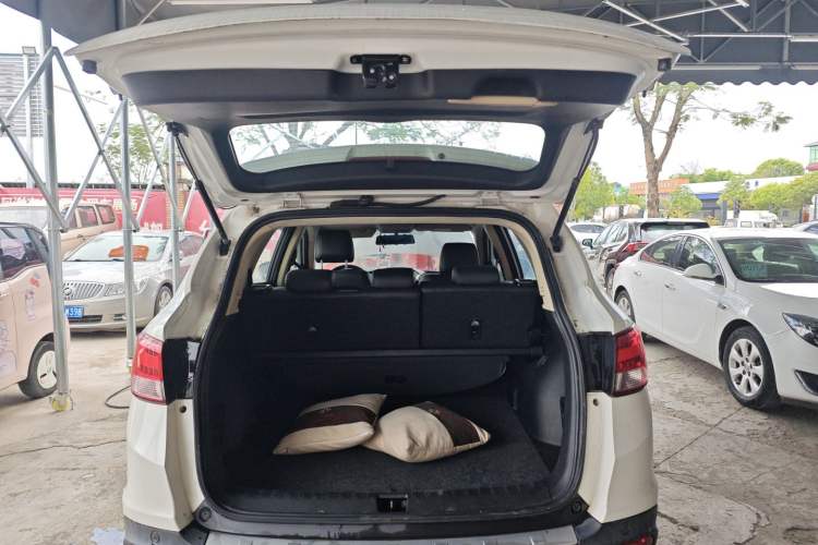 Used Dongfeng Aeolus AX7 2016 2.0L Automatic Zhiyi Trim