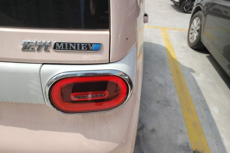 Used Wuling Hongguang MINIEV 2024 3rd Generation 215km Advanced Version Right Rear Taillight