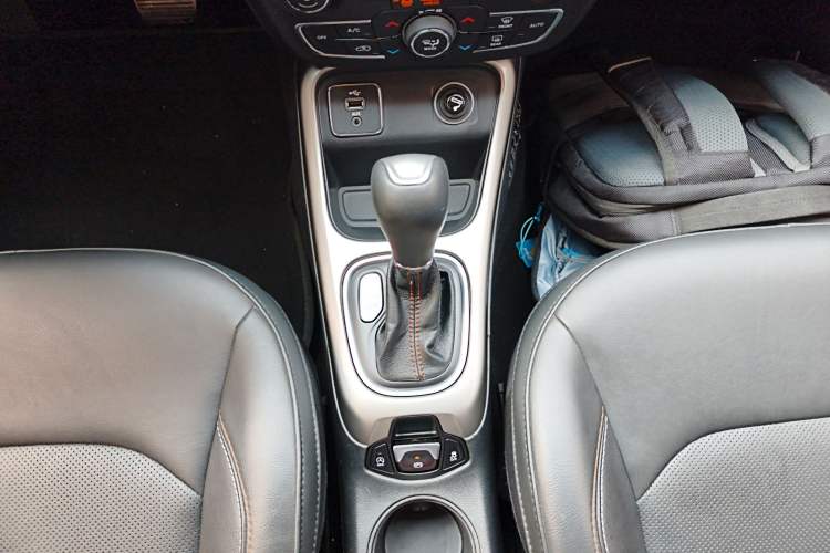 Used Jeep Compass 2017 200T Automatic Family Edition Gear Lever