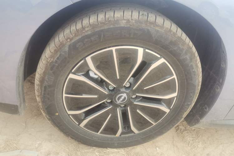 Used Nissan N6 2026 Model 180 Max Exterior 4