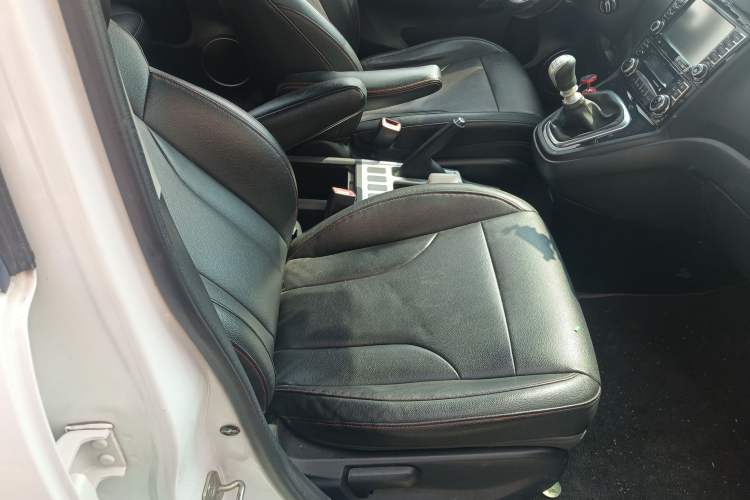 Used Haval H6 2015 Upgraded Model 1.5T Manual Two-Wheel Drive Elite Version
