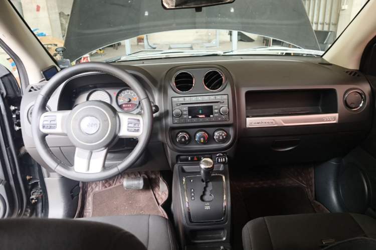 Used Jeep Compass 2014 2.0L two-wheel drive sport version