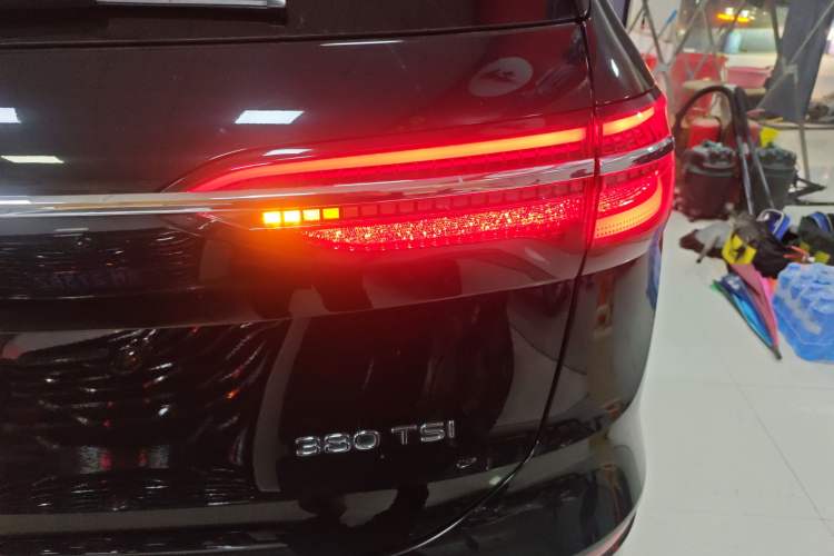 Used Volkswagen Viloran 2023 380TSI Luxury Edition Exterior 3