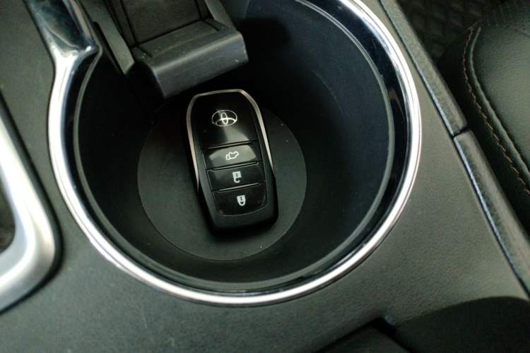 Used Toyota Highlander 2018 2.0T Four-Wheel Drive Prestige Version 7 Seats China VI Standard