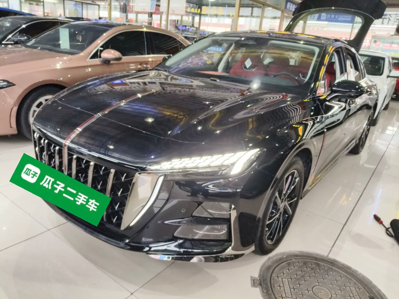 تحت مقدمة السيارة