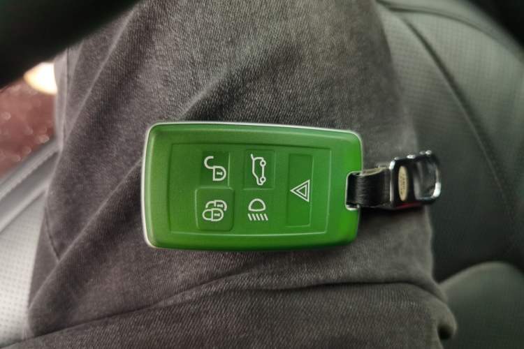 Used Land Rover Range 2022 3.0 L6 400 PS Classic Extended Version
