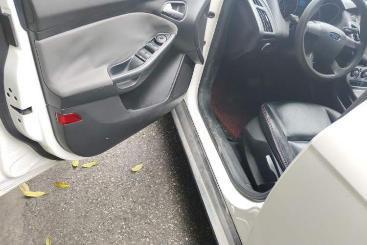 Used Ford Focus 2012 Hatchback 1.6L Automatic Comfort Model Driver Seat