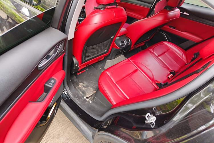 Used Alfa Romeo Stelvio 2017 2.0T 200HP Elite Edition Left Rear Seat