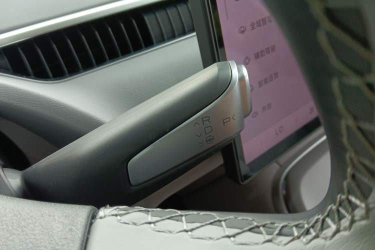 Used XPeng MONA M03 2024 620 with Ultra-Long Range Gear Lever