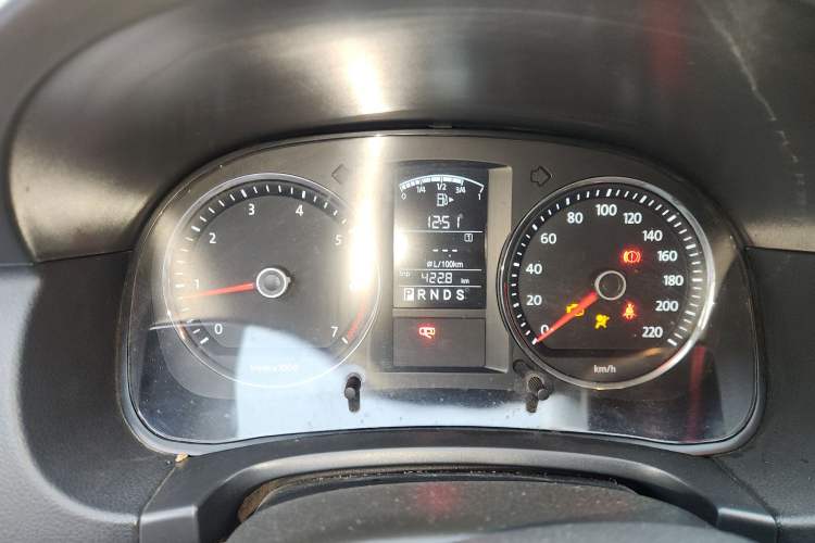 Used Volkswagen Lavida 2011 1.6L Automatic Premium Edition Instrument Cluster