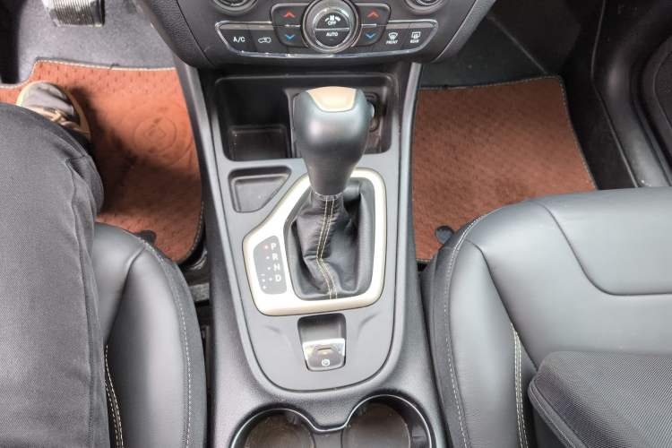 Used Jeep Cherokee 2016 2.4L Leading Edition Gear Lever
