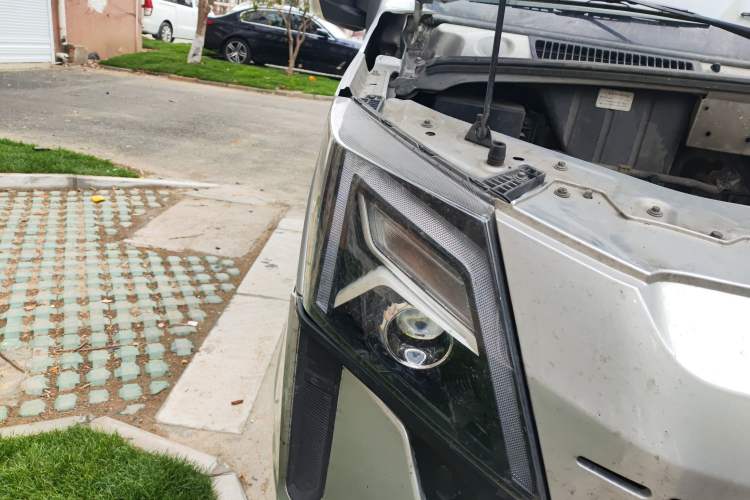 Used Dongfeng Yufeng 2021 2.0T Value Edition Van Long Wheelbase High Roof 3-Seater China VI Standard D20
