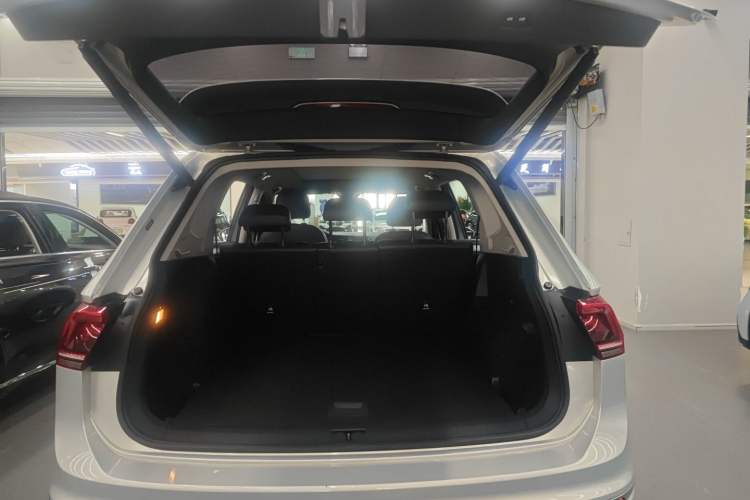 Used Volkswagen Tiguan L New Energy 2020 430 PHEV Plug-in Hybrid Flagship Edition Trunk
