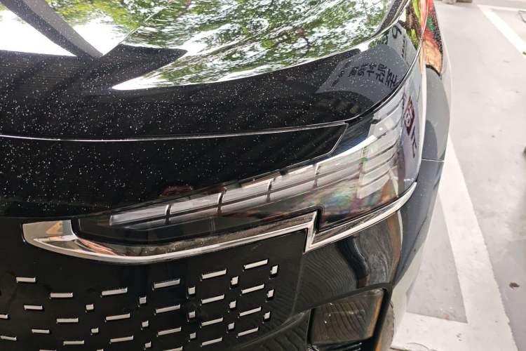 Used Volvo EM90 2025 Ultra Six-Seater Left Front Headlight