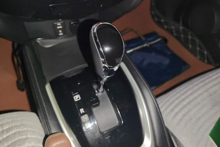 Used Nissan X-Trail 2017 2.0L CVT Comfort Edition 2WD Gear Lever