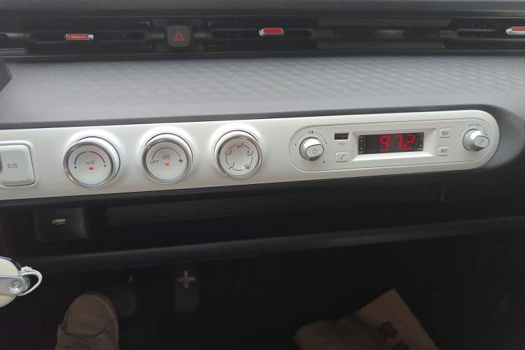 Used Wuling Hongguang MINIEV 2022 GAMEBOY 300km Enthusiast Model with Lithium Iron Phosphate Audio And AC Panel