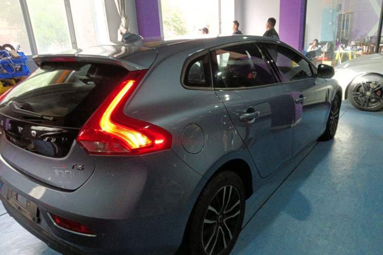 Used Volvo V40 2018 T3 Zhiyi Edition Rear Right 45 Deg