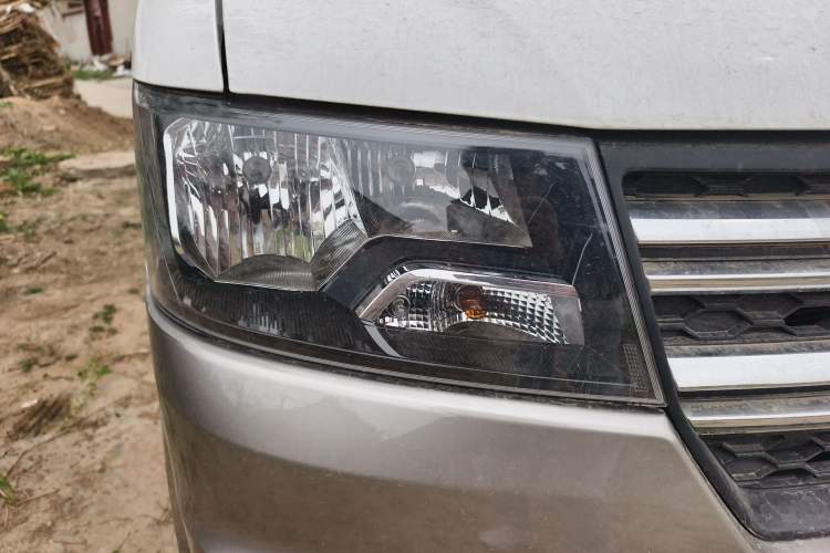 Used Jinbei Hiace X30 2024 1.5L Wealthy Van Model 2/5 Seats with Front-Mounted Air Conditioning Right Front Headlight