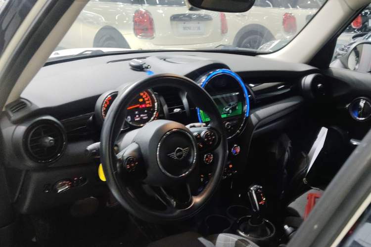 Used MINI 2018 1.5T COOPER Classic Edition Five-Door Version
