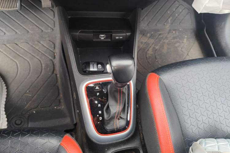 Used Kia kx1 Stonic 2019 1.4L Automatic Fun Edition China V Standard Gear Lever