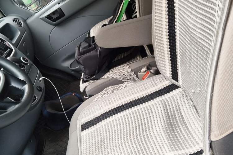 Used SAIC MAXUS Xintu V80 2023 2.0T AMT Classic City Distribution King Short Wheelbase Mid-Roof 3-Seater