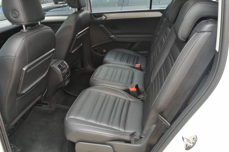 Used Volkswagen Touran 2018 Volkswagen Touran L 280TSI DSG Comfort Edition 7 Seats China VI Standard
