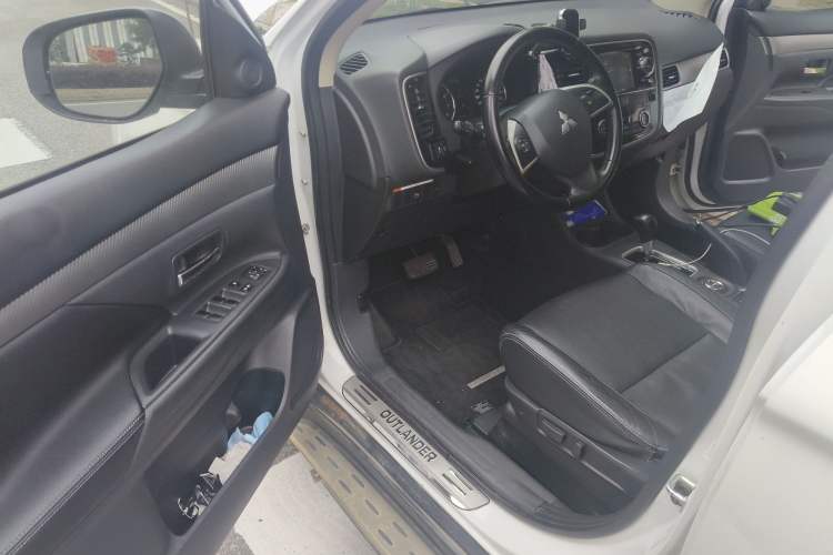 Used Mitsubishi Outlander 2014 2.4L 4x4 Deluxe Value Edition 5 Seats
