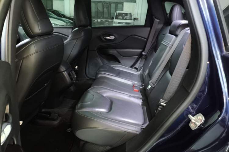 Ojetý Jeep Cherokee 2017 2.0L Superior Edition