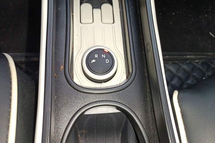 Used Wuling Hongguang MINIEV 2022 Macaron Premium Model – Lithium Iron Phosphate Gear Lever