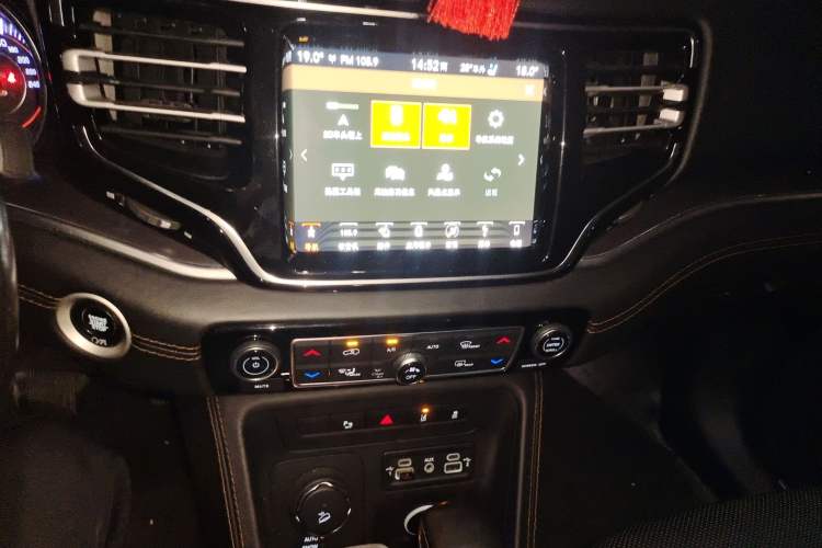 Used Jeep Grand Commander 2018 2.0T Four-Wheel Drive Smart Enjoyment Version China V Emission Standard
