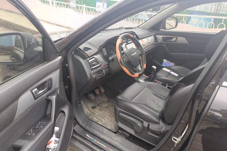 Used Haval H2 2018 Chuanxiang Edition Blue Badge 1.5T Manual Two-Wheel Drive Fashionable Model