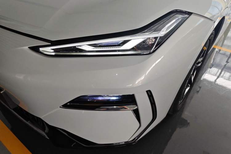 Used Geely Galaxy E8 2024 550 km Range Rear-Wheel-Drive PRO