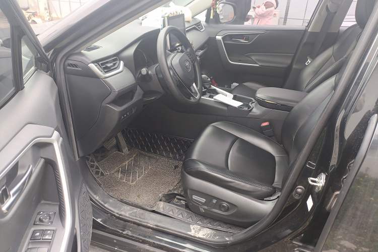 Used Toyota RAV4 2020 2.0L CVT Two-Wheel Drive Fashion Edition Driver Seat