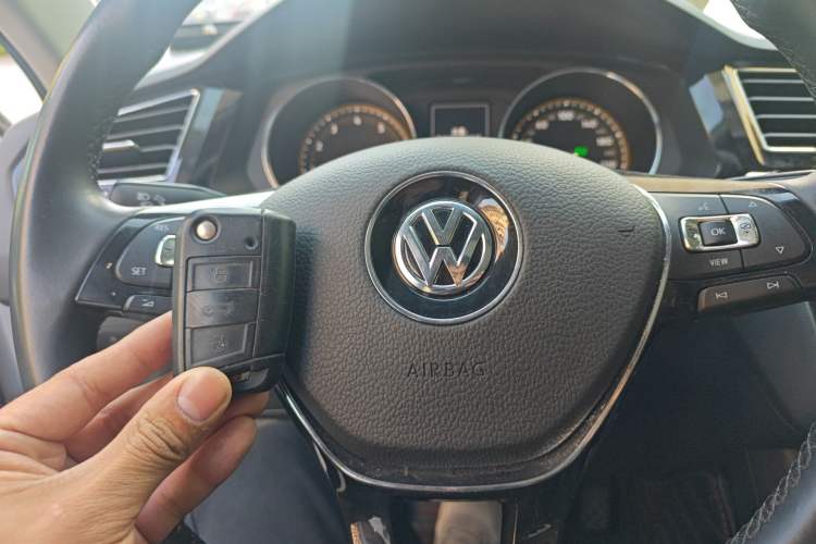 Used Volkswagen Tiguan L 2020 330TSI Automatic Two-Wheel Drive Smart Luxury Edition China VI Standard Vehicle Key