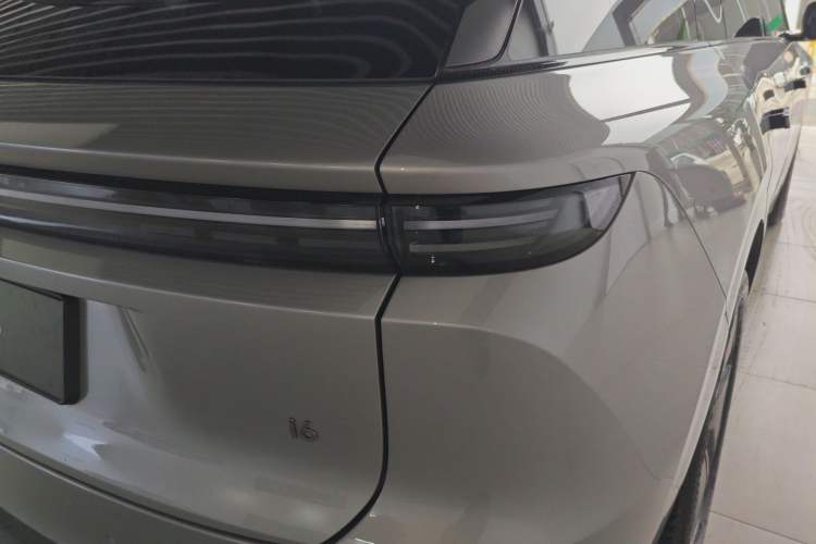 Used Li Auto i6 2025 Model Two-Wheel-Drive Standard Type
