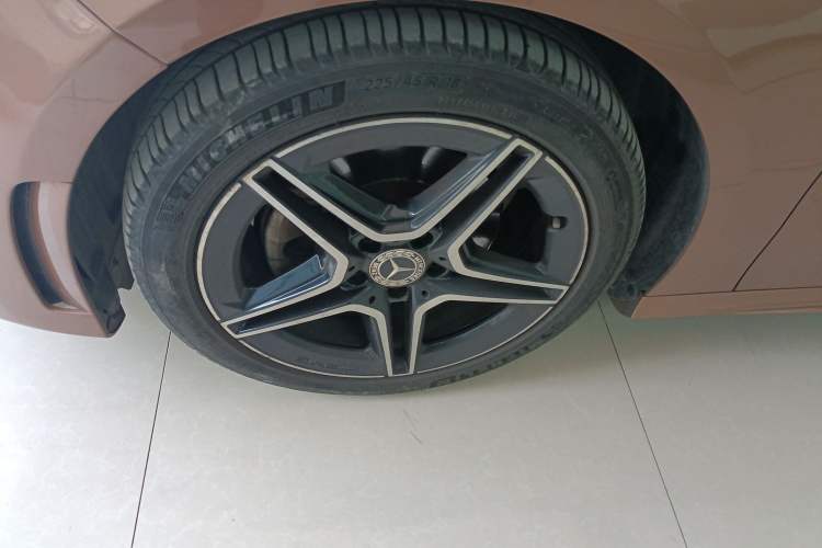 Used Mercedes-Benz A-Class 2019 Restyled A 200 L Sport Sedan Left Front Wheel Hub