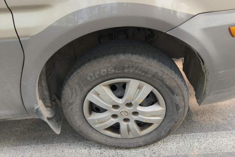 Used FORTHING Lingzhi 2014 M3 1.6L 7-Seater Comfort Model Right Front Wheel Hub