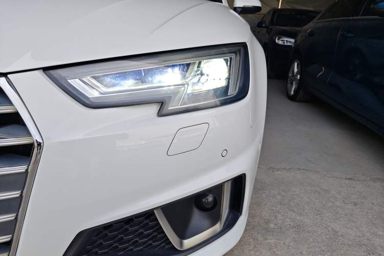 Used Audi A4L 2019 40 TFSI Fashion Edition China VI Emission Standard
