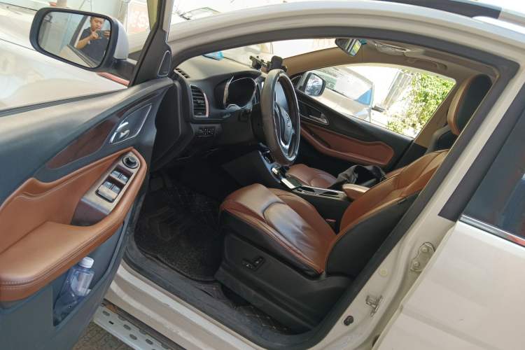 Used Baojun 560 2017 Rhythmic Edition 1.8L iAMT Prestige Model Driver Seat