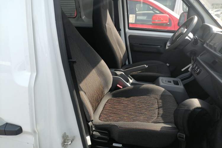 Used Karry Jiangtun E5 2024 268 km Range Open-Window 6-Seater Version
