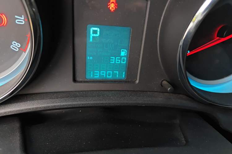 Used Buick GT 2013 XT 1.6L Automatic Fashion Edition Odometer Close Up