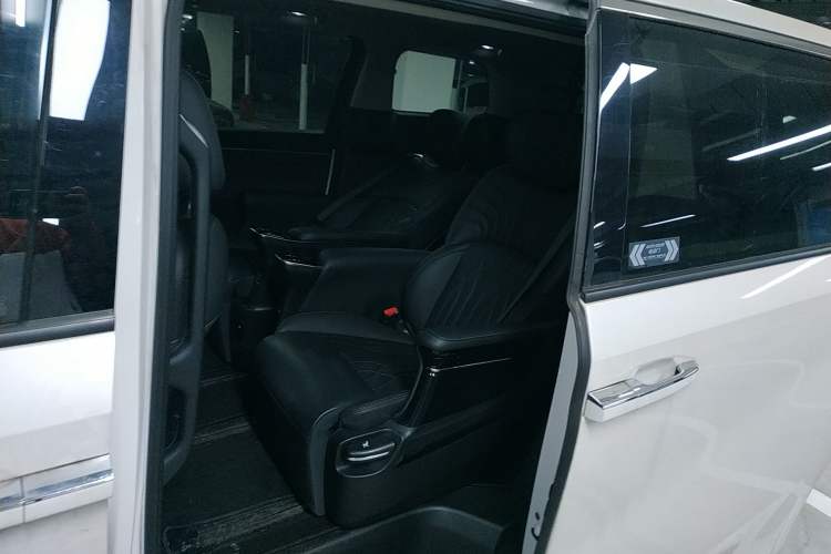 Used GAC Trumpchi M8 2024 Master Series 400T Prestige Edition
