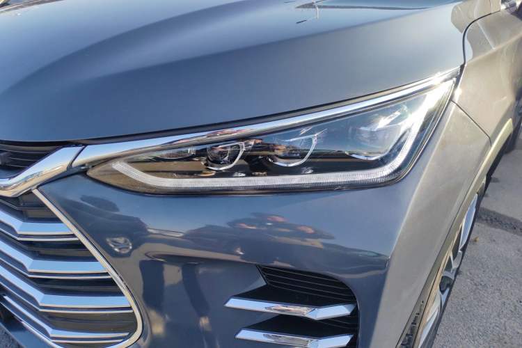 Used BYD Tang New Energy 2018 DM 2.0T All-Wheel Drive Smart Connectivity Luxury Model 7 Seats China V Emission Standard