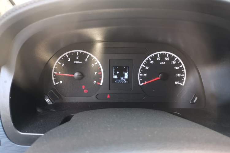 Used FORTHING Lingzhi 2023 M5L 1.6L Base Model 7 Seats
