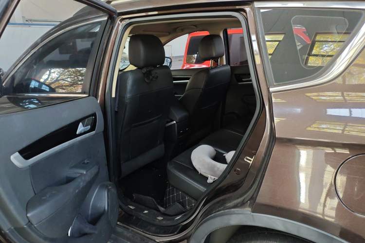 Used Dongfeng Aeolus AX7 2016 2.0L Automatic Zhiyi Trim
